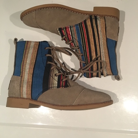 Toms Shoes - AWESOME BOHO TOMS BOOTS SIZE 6–SIDE ZIP